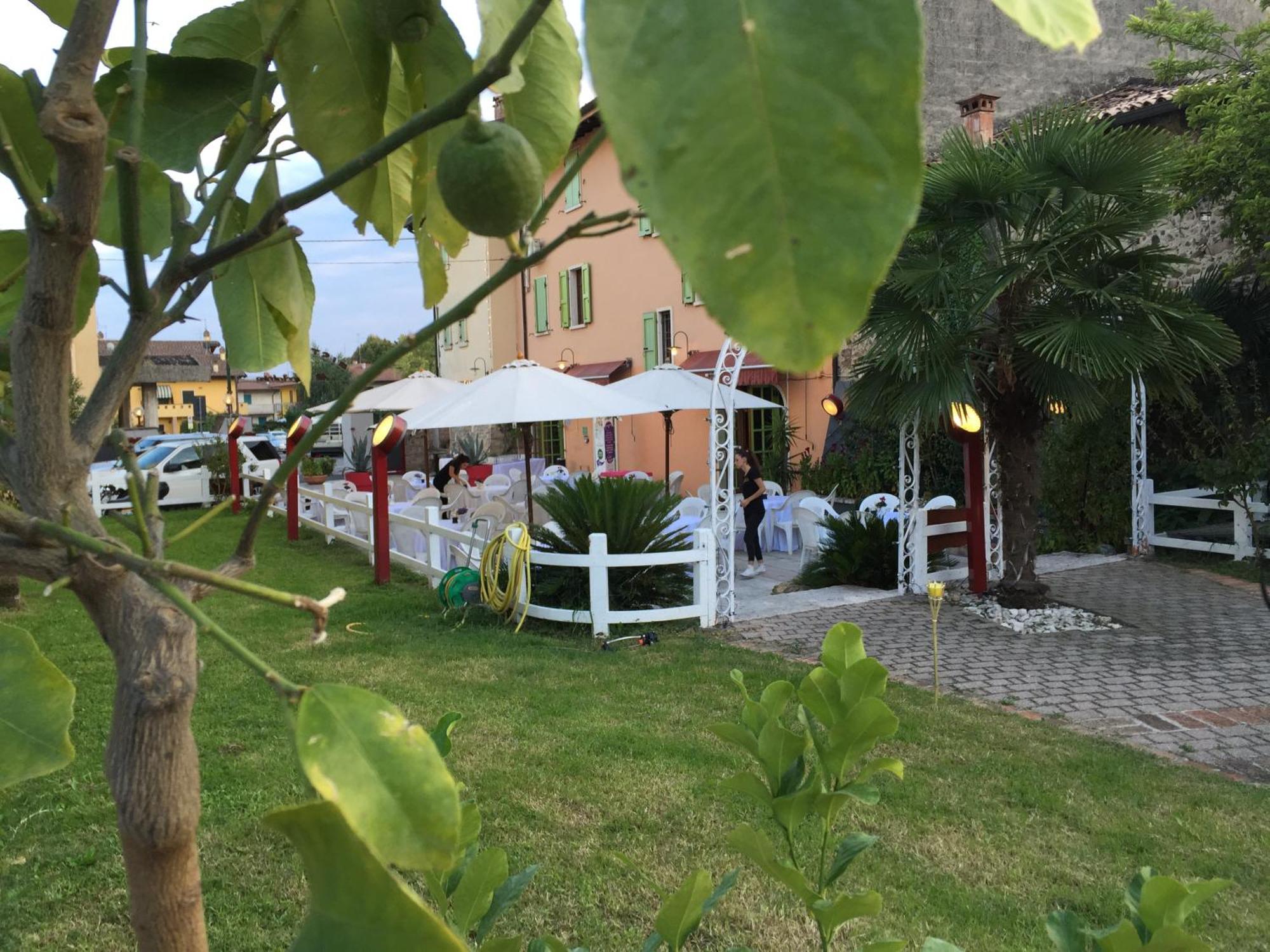 Albergo Al Cacciatore Tortellinando Валеджо-суль-Мінчо Екстер'єр фото