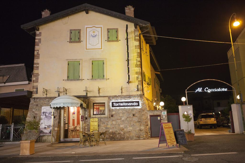 Albergo Al Cacciatore Tortellinando Валеджо-суль-Мінчо Екстер'єр фото
