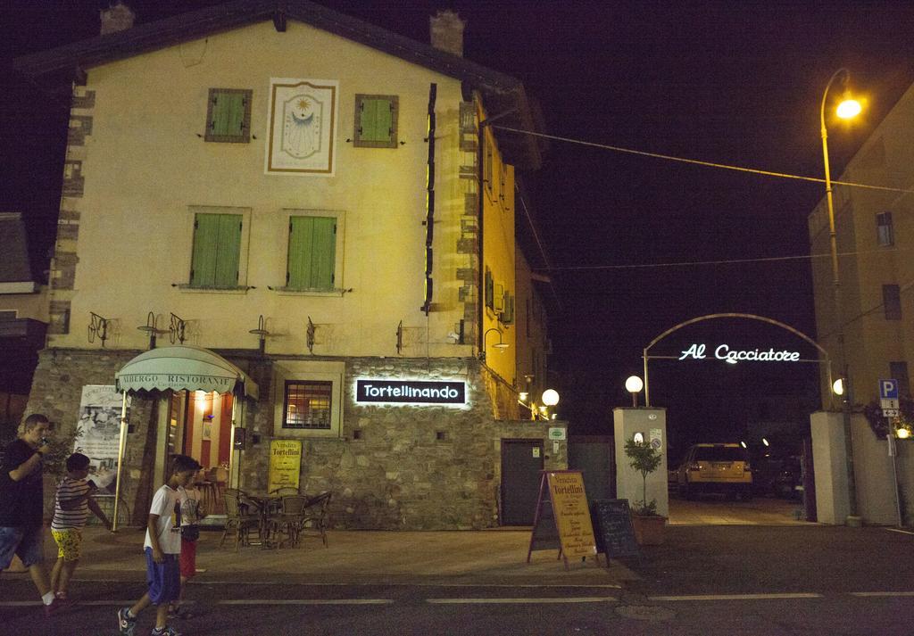 Albergo Al Cacciatore Tortellinando Валеджо-суль-Мінчо Екстер'єр фото